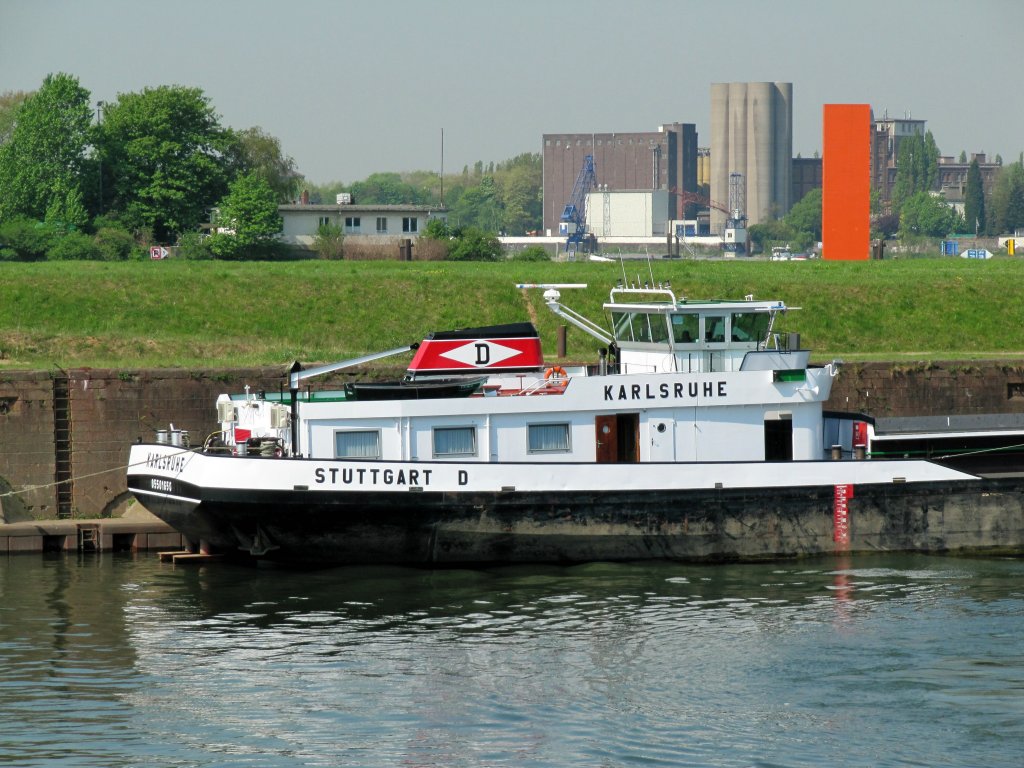 Heck, Wohnbereich u. Steuerstand vom GMS Karlsruhe (05501650) im Mai 2013 im Ruhrorter Hafenmund liegend.