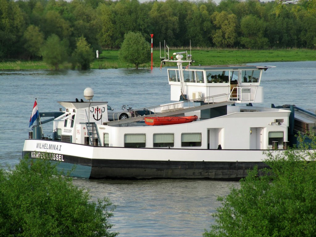 Heck, Wohnbereich u. Steuerstand v. GMS Wilhelmina I (2323391) im Mai 2013 a.d. Rhein b. DU.