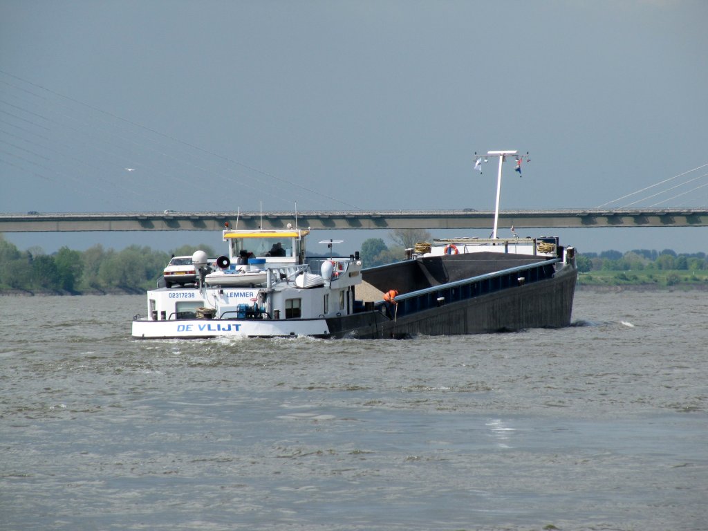 Heckansicht des GMS De Vlijt , 02317238 , am 15.05.2012 bei Rees auf dem Rhein zu Tal.