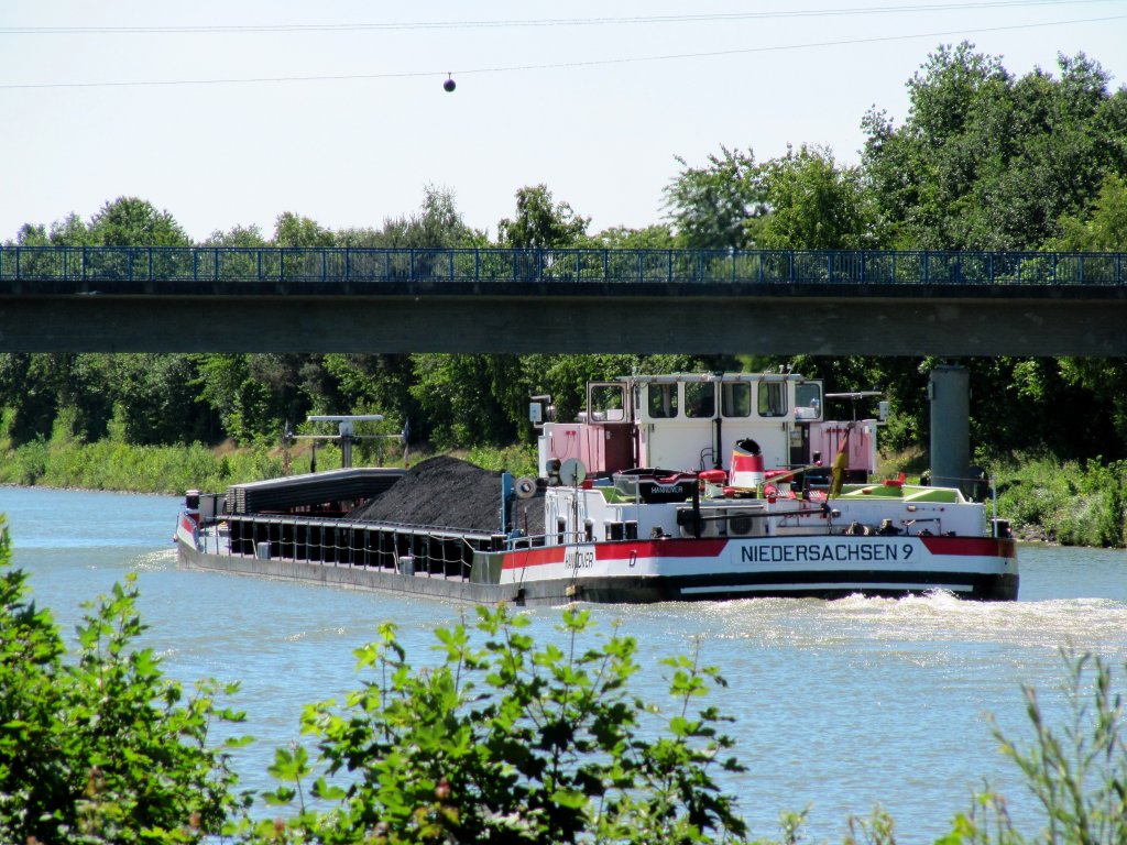 Heckansicht des MS Niedersachsen 9 (04002180) am 04.06.2011 a.d. ESK (Elbe-Seitenkanal) bei Wentorf mit Fahrtrichtung MLK.