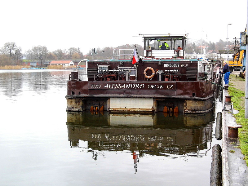 Heckansicht des Schub-GMS ALESSANDRO, ENI 08455058, MMSI 270251000, im Mllner Stadthafen am ELK...Aufgenommen: 7.1.2013