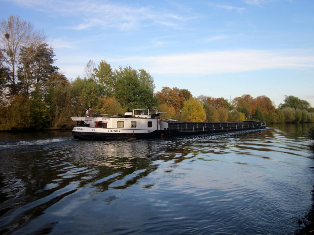 Heckansicht vom MS Andromeda , 08348071 , am 16.10.2012 im Sacrow-Paretzer-Kanal bei Marquardt zu Berg.