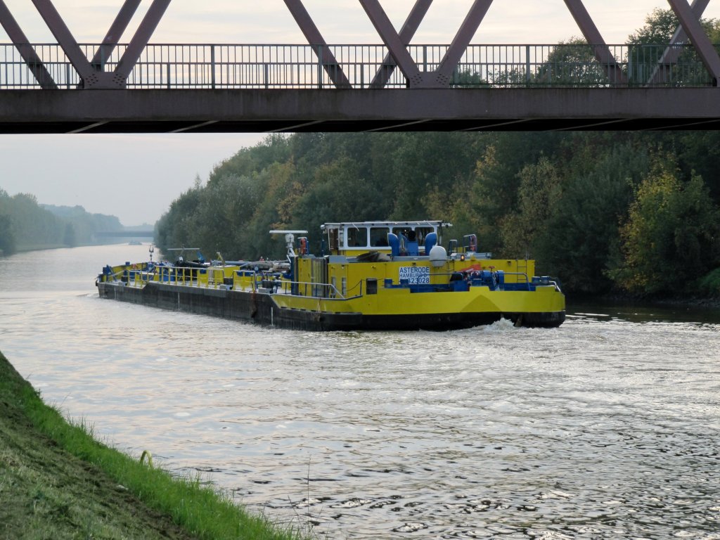 Heckansicht der TMS Asterode am 05.10.2010 auf dem MLK bei Wedelheine. 