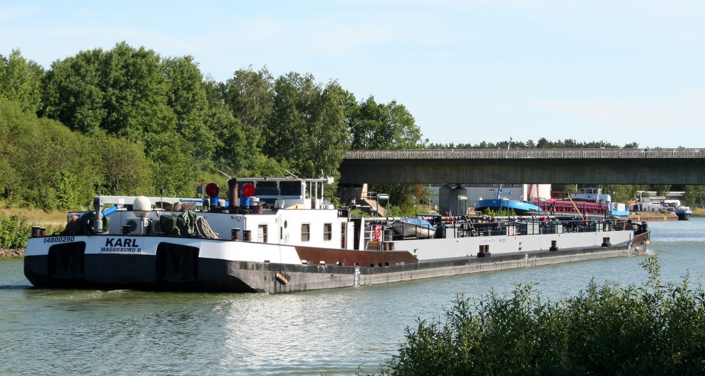 Heckansicht TMS Karl , 04800290 , am 04.06.2011 im ESK kurz vor dem Hf.Wittingen mit Fahrtrichtung MLK.