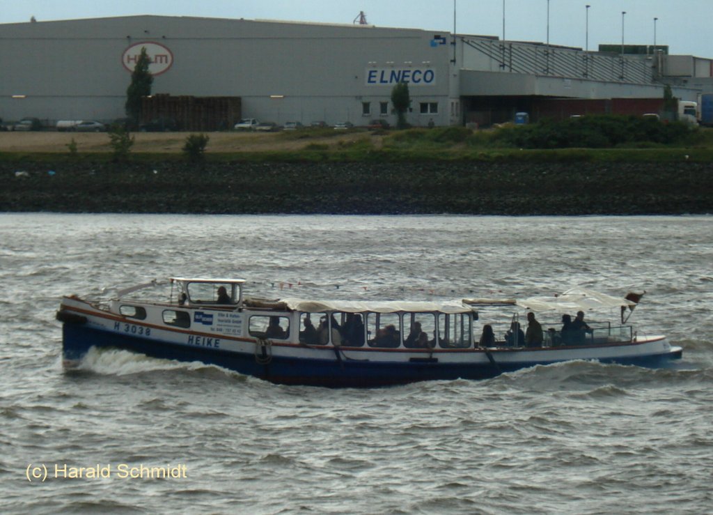 HEIKE  (Reg.-Nr. H 3038) am 2.10.2008, Hamburg, Elbe Hhe berseebrcke /
Rundfahrtbarkasse / La 16,5 m, B 4,00 m, Tg 1,1 m / 1 Diesel 150 PS / 76 Pass. / 1923 gebaut /
