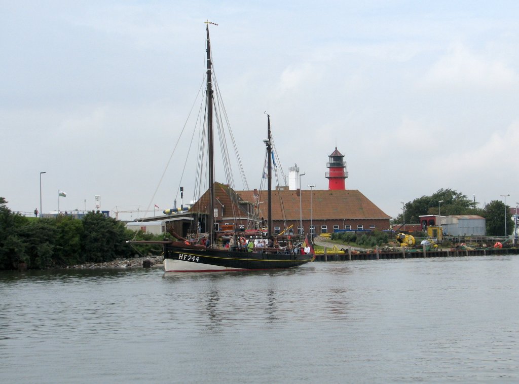 HF 244 im Bsumer Hafen (Kutterregatta 08.12)