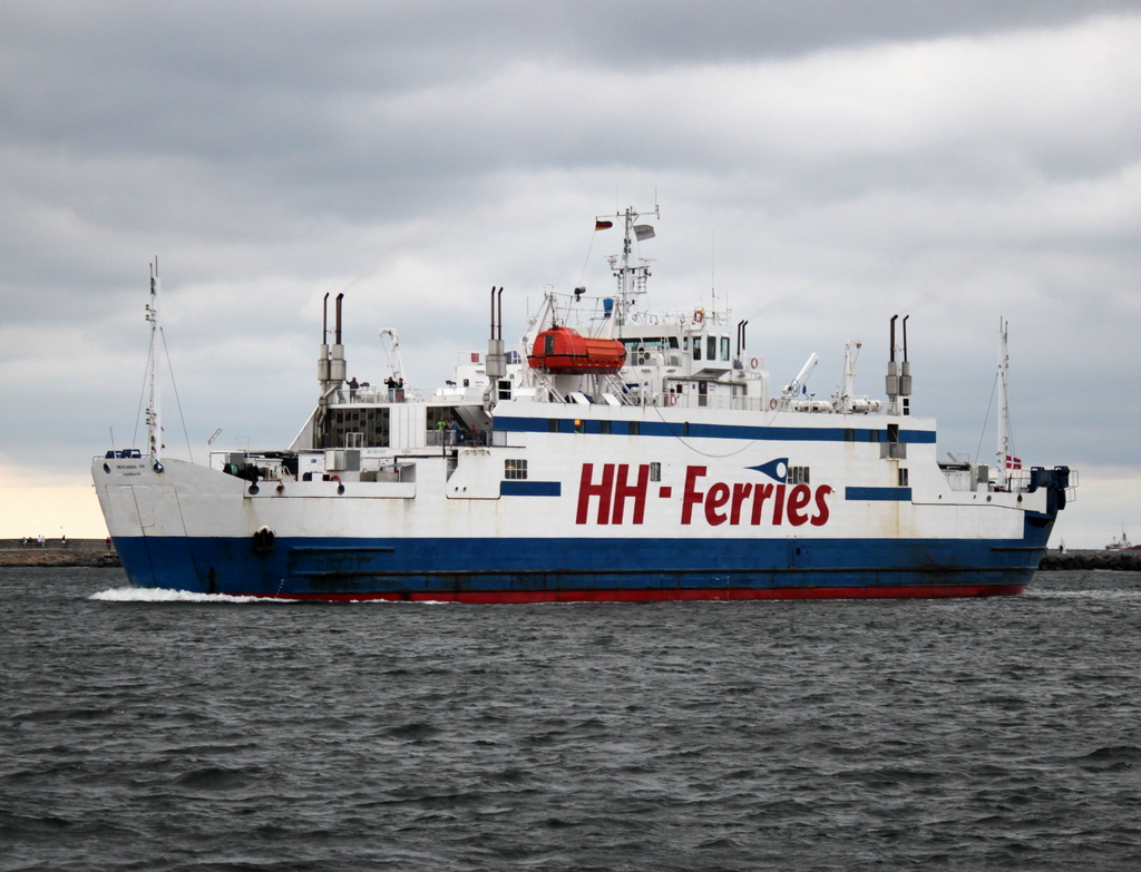HH-Ferries auf dem Weg von Gedser nach Rostock-berseehafen beim einlaufen in Warnemnde.08.08.2013