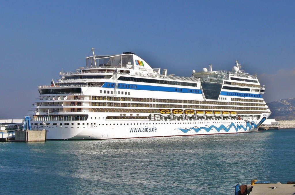 Hier AIDAsol auf ihrem Weg von Santa Cruz de Tenerife nach Santa Cruz de Tenerife, sie lag am 23.12.2011 in Tanger.