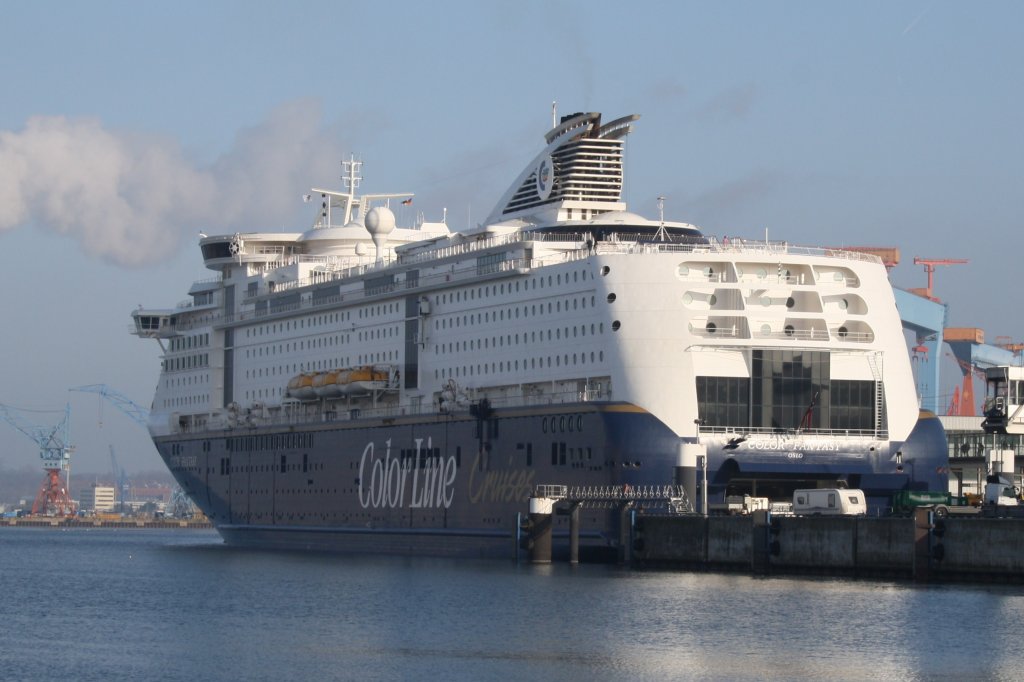 Hier das Fhrschiff  Color Fantasie , dieses lag am 31.1.2011 in Kiel.