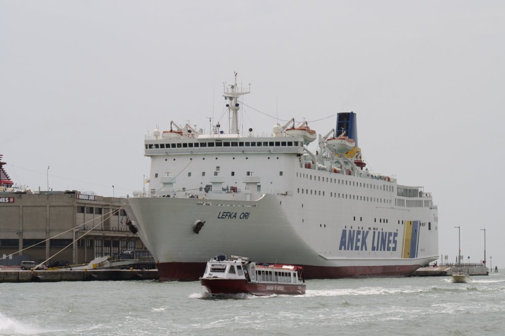 Hier das Fhrschiff  Lefka Ori , dieses lag am 13.7.2011 in Venedig.