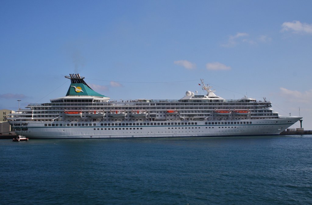 Hier das Kreuzfahrtschiff  Artania , diese lag am 27.12.2011 in Puerto del Rosario.