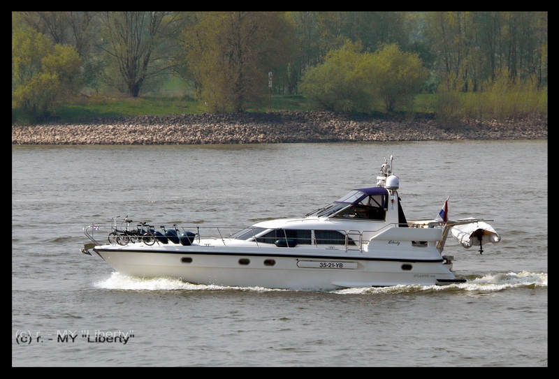 Hollndische MY  Liberty  auf dem Rhein.