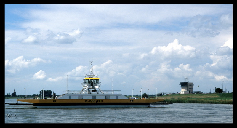 Holl�ndische F�hre  Wijkseveer  bei Wijk bij Duurststede auf dem Neder Rijn.