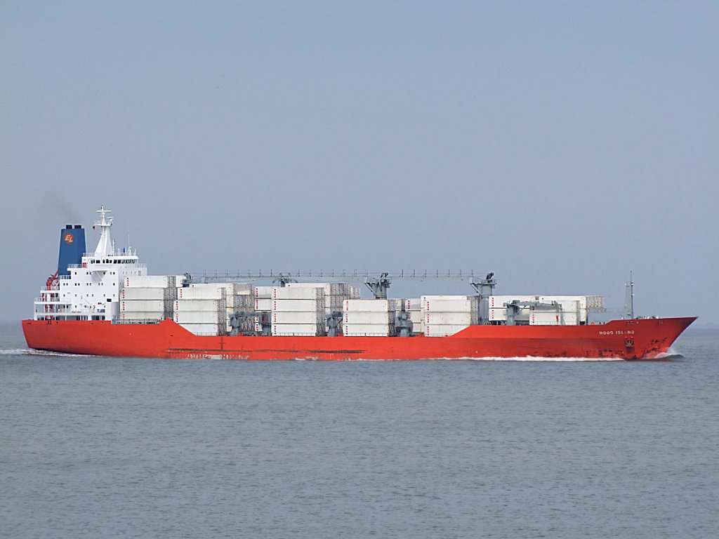 Hood-Island(IMO-9059640;L=180;B=25mtr) ist bei Cuxhaven Elbaufwrts unterwegs;090901