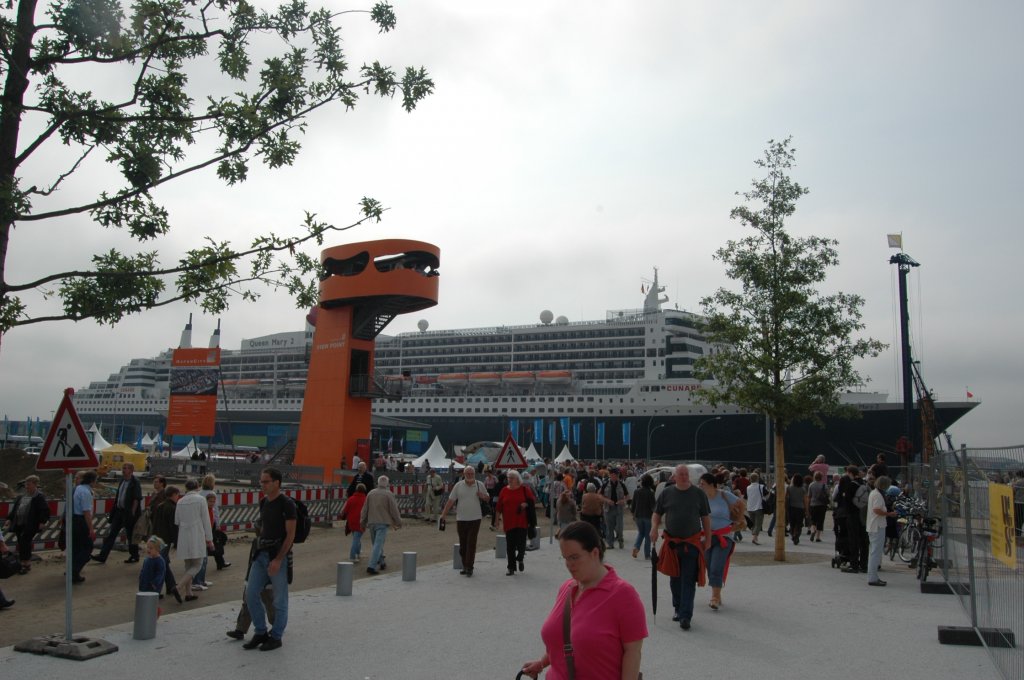 Im August 2007 war die Queen Mary 2 in Hamburg zu Besuch. Hier am Cruis Terminal.