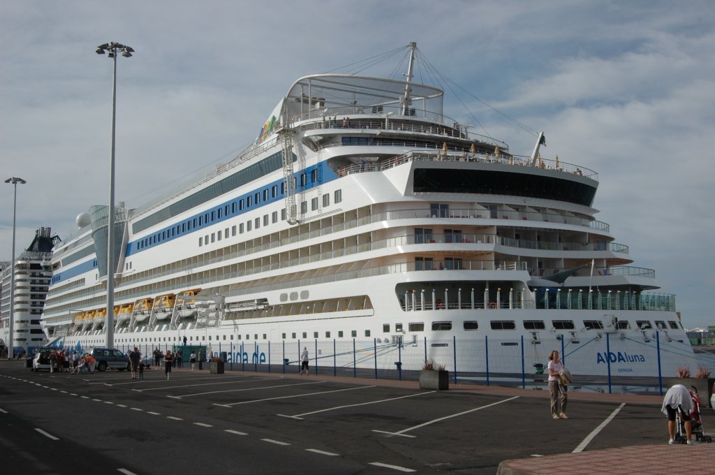 Im Hafen von Arrecife getroffen AIDA Luna am 17.12.2009.