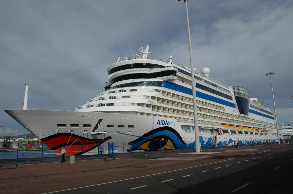 Im Hafen von Arrecife getroffen AIDA Luna am 17.12.2009.