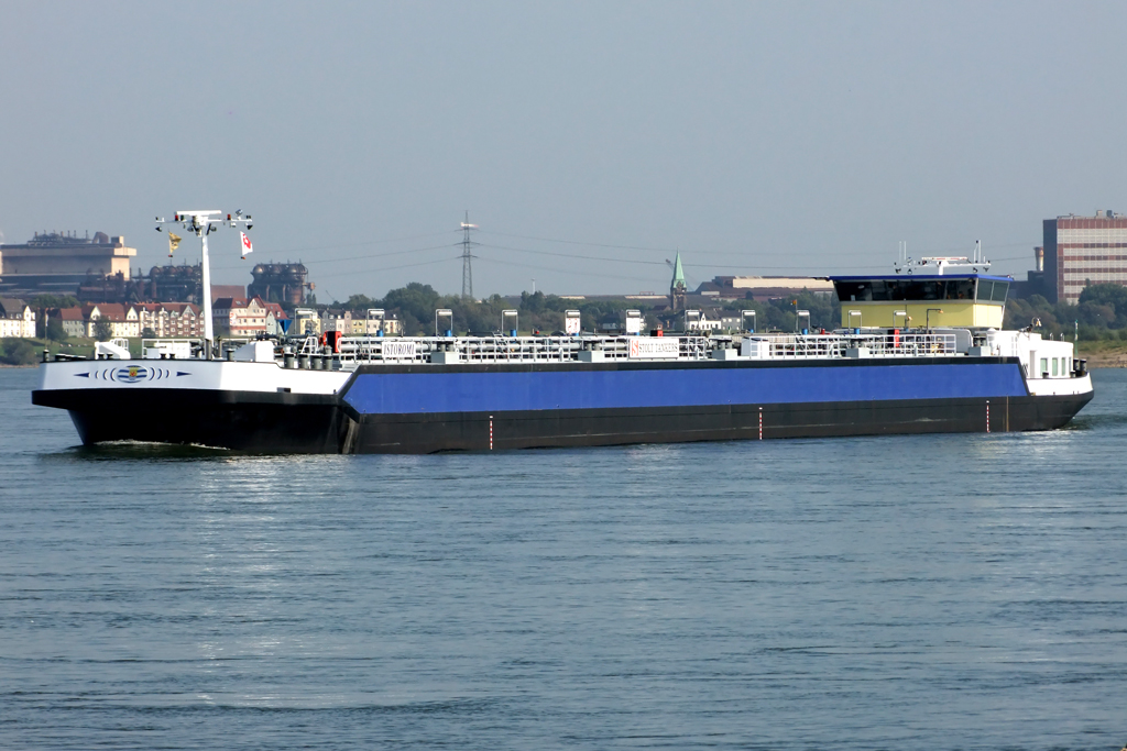  ISTOROMI  auf dem Rhein bei Duisburg 25.9.2011