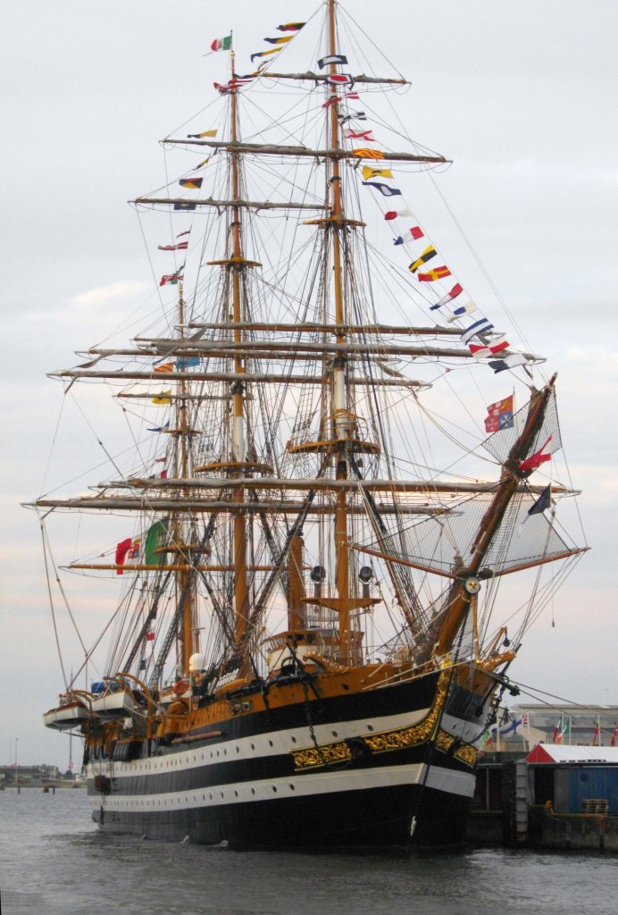Italienische Segelschulschiff A 5312  Amerigo Vespucci  liegt am Kai bei Kvsthusbroen in Kopenhagen am 10. August 2010 anlsslich der dnischen Marine 500 Jahre Jubilum.