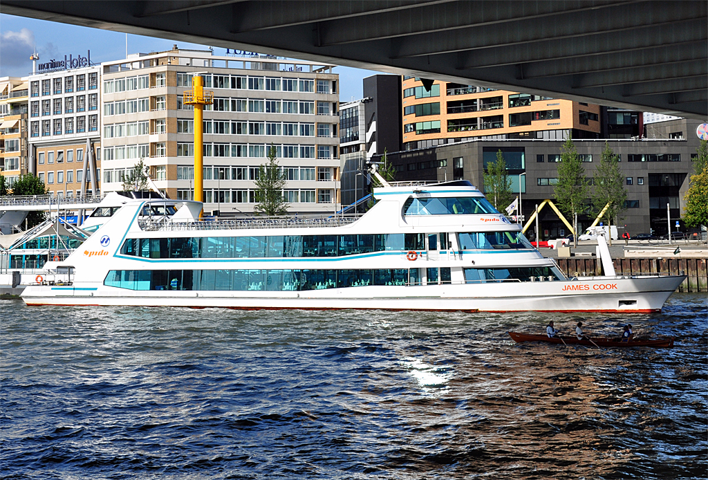  James Cook , typisches Schiff fr Hafenrundfahrten in Rotterdam - 15.09.2012