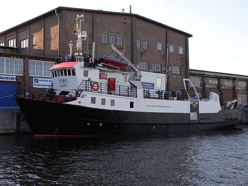  JHC Miljo  HH Fredericia-Dnemark, L 29,96 m, B 8,00 m, T 5,00 m, Bj.	1973, im Rostocker Fischereihafen. Ein Spezialschiff, welches auch an der Querung zwischen Deutschland und Dnemark ber den Fehmarnbelt beteiligt ist.