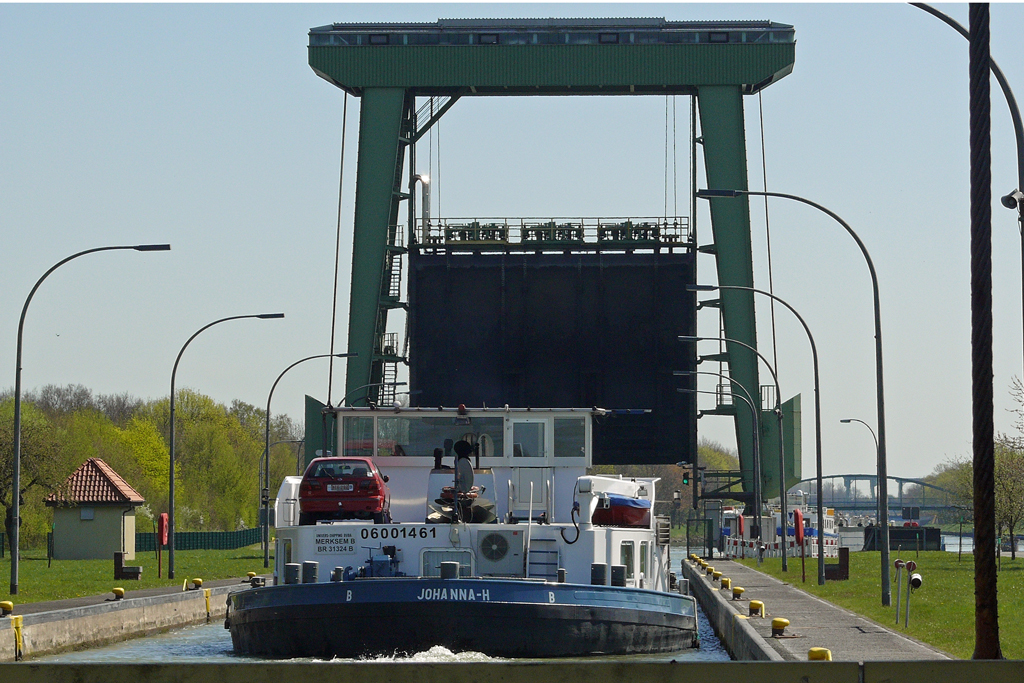  JOHANNA-H  bei der Ausfahrt aus der groen Schleuse auf dem Wesel-Datteln-Kanal 17.4.2010