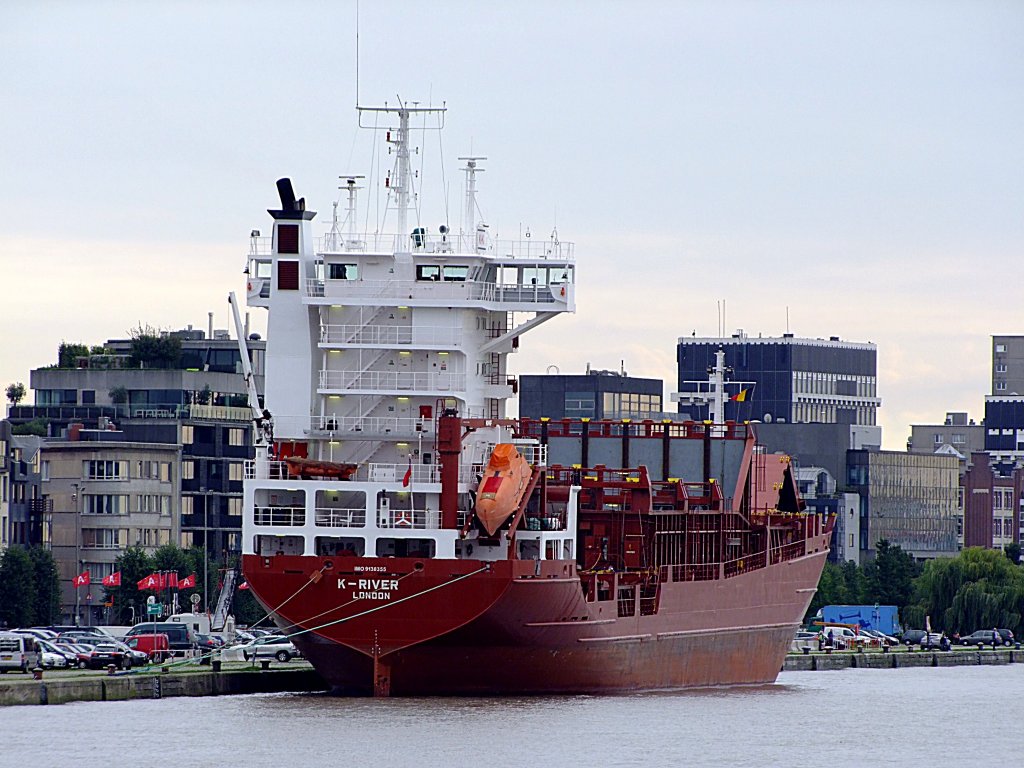 K River (IMO:9138355; L=121; B=18mtr; DWT:7221t; TEU:700; Bj.1997;)ist in Antwerpen angeleint;110830