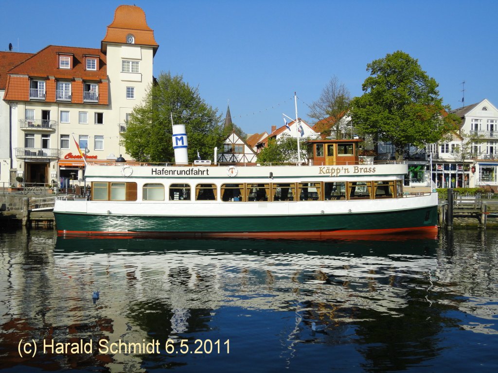 KPP´N BRASS am 6.5.2011 in Warnemnde / 
Passagierschiff / La: 28,6 m, B: 7,6 m, Tg.: 1,2 m / 2 Volvo-Penta D7CTA, 2x 182 kW, 2100 Upm / Bugstrahler: Schottel  STT 010 LK, 55 kW / 250 Pass. / 2006 bei Lux-Werft, Niederkassel-Mondorf, Deutschland, Nr. 181 / Flagge: Deutschland, Heimathafen; Rostock-Warnemnde /
