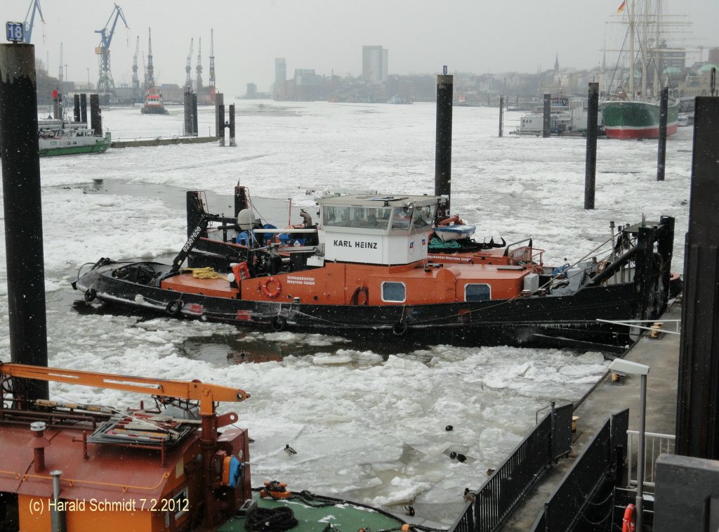 KARL HEINZ am 7.2.2012: Hamburg, Liegeplatz Sielponton / Niederhafen