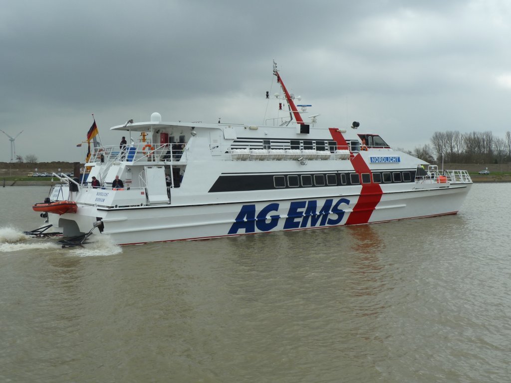 Katamaran  Nordlicht  der AG Ems am 23.04.2013 auf dem Weg von Emden nach Borkum.