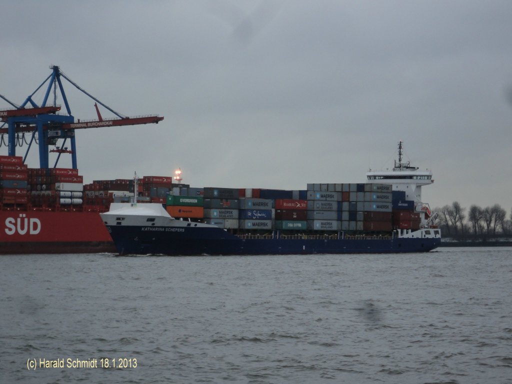 KATHARINA SCHEPERS (IMO 9584865) am 18.1.2013, Hamburg, Elbe, einlaufend Hhe Athabaskakai /
Feeder / BRZ 10.350 / La 151,7 m, B 23,4 m, Tg 8 m / TEU 1036,  Reefer 250 / 1 Diesel, MaK 9M43, 9.000 kW, 19 kn / Eigner: HS Schiffahrt, Haren, Ems,  Flagge: Zypern  / 2012 bei Sainty Shipyard, China /
