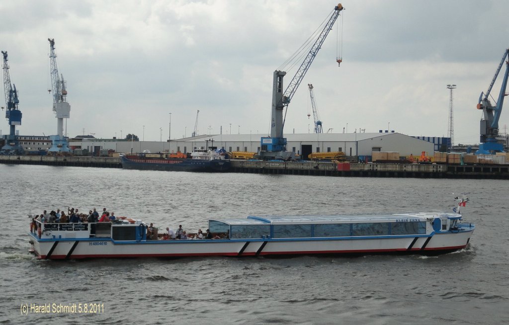 KLEIN ERNA (ENI 04804610) am 5.8.2011, Hamburg, Elbe Hhe Binnenhafen /
Fahrgastbinnenschiff / Rainer Abicht  Elbreederei / La 34,87 m, B 6,67 m, Tg 1,15 m / 1 Diesel 190 kW / 220 Pass. / Baujahr: 2006 bei  Behrens GmbH, HH-Finkenwerder
