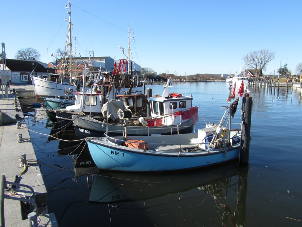 Kleine Fischerboote im Niendorfer Hafen an der Ostsee bei Timmendorfer Strand...
Aufgenommen: 26.2.2012