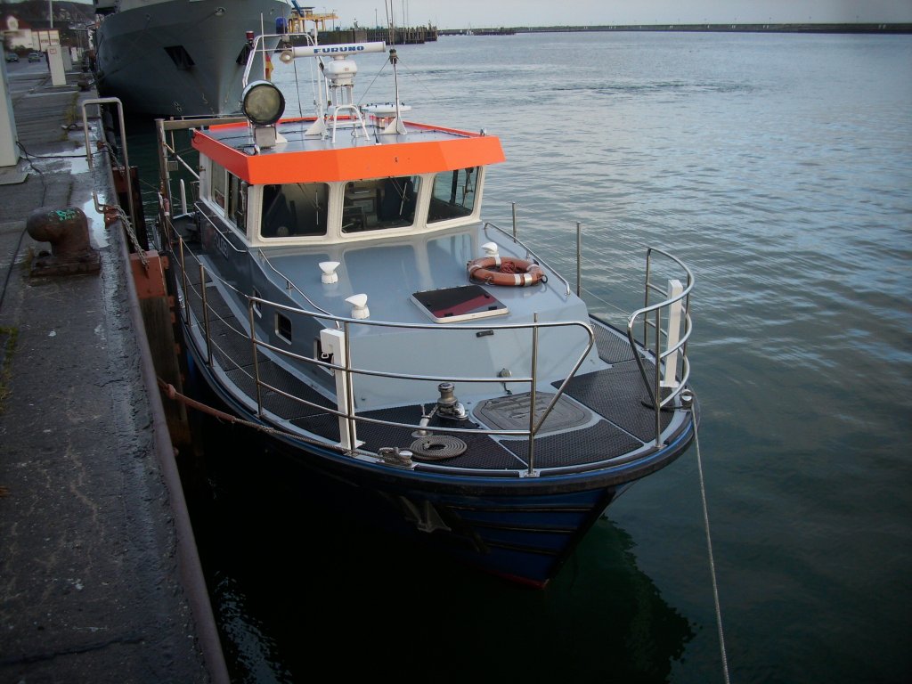 Kleines Polizeimotorschiff auf dem Namen: BREITLING  entdeckt am 15.November 2009 im Hafen von Sassnitz.