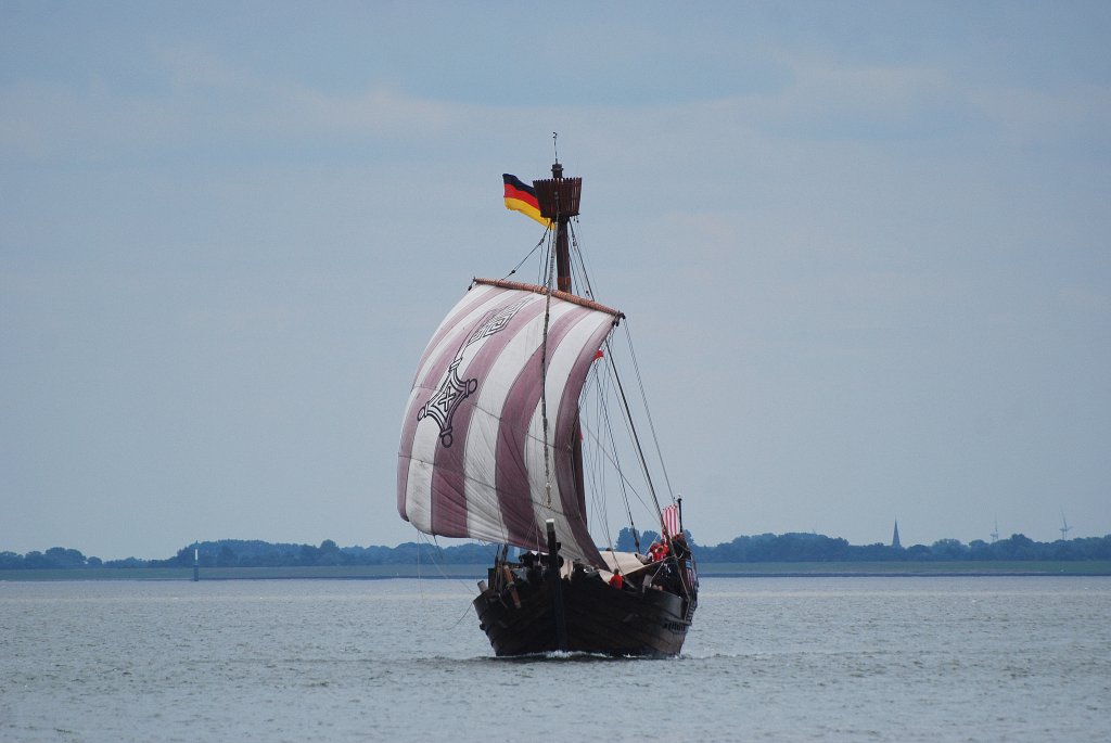 Kogge Ubena von Bremen  vor Cuxhaven aufgenommen am 13.06.11 vom Fahrgastschiff Lady von Bsum.