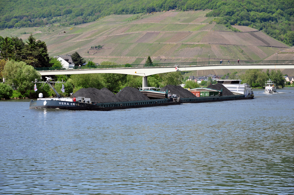 Kohle-Schubschiff  Vera Cruz  bei Zell a.d. Mosel - 14.05.2012