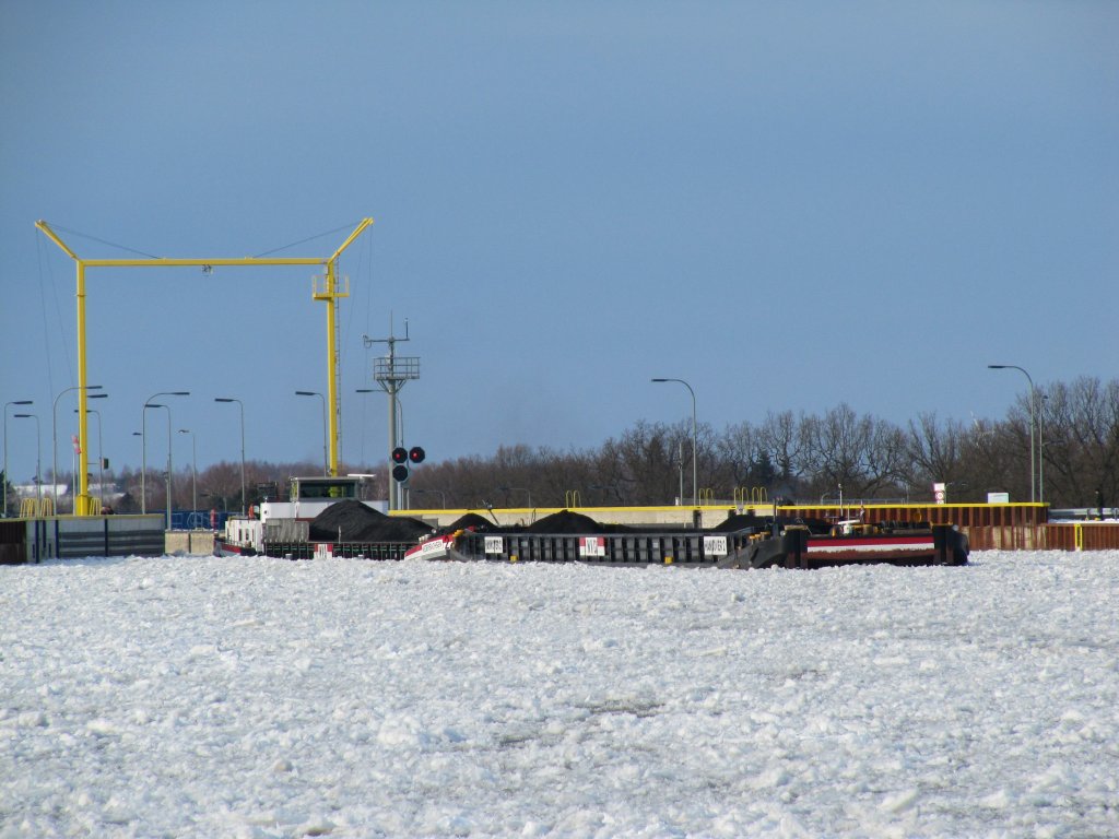 Koppelverband Hannover 2 und Nidersachsen 2 verlassen die Schl. Uelzen II zu Berg am 07.03.2010 , ESK.