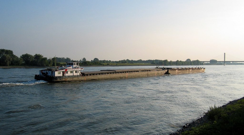 Koppelverband Jochenstein , 08557028 , am 13.07.2005 auf dem Rhein bei Rees zu Tal.