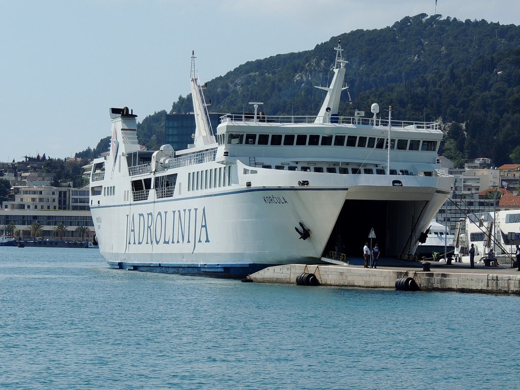 KORCULA von JADROLINIJA(IMO9476305; L=101; B=17mtr; Baujahr 2007; wartet im Hafen von Split auf Kundschaft; 130423