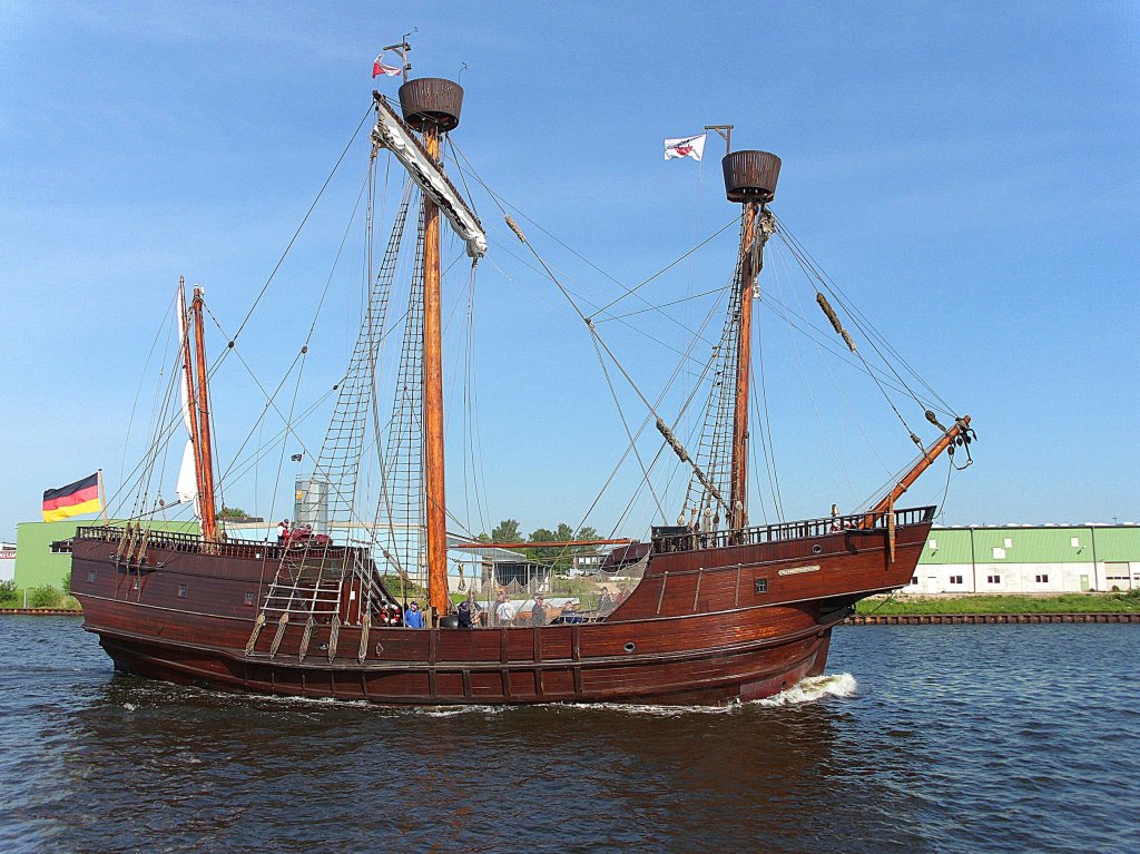 KRAWEEL LISA von LBECK, Nachbau eines Traditionsschiff der Hansezeit...
Aufgenommen im Lbecker Konstinhafen: 21.5.2012