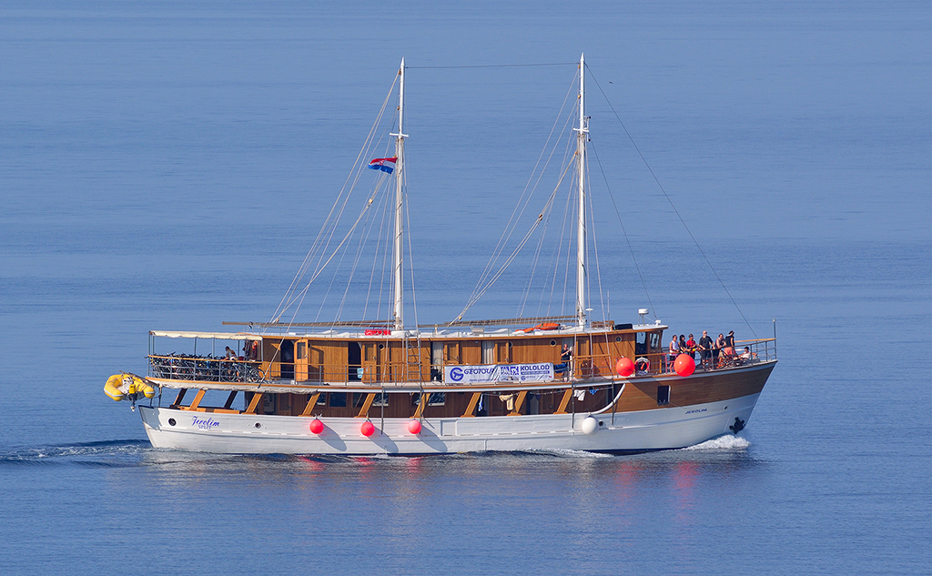 Kreuzfahrtschiff ’Jerolim’ vor der Podgora, Dalmatien /09.09.2011