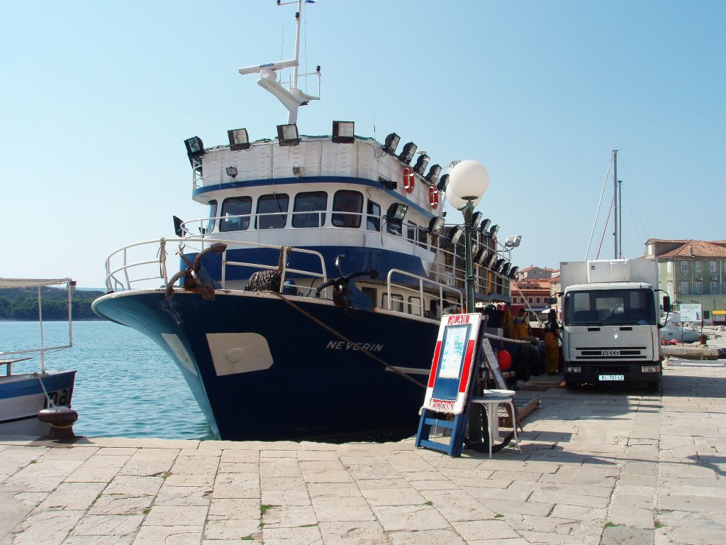 Kroatisch Fischereischiff Neverin in Cres am 16.9.2007.