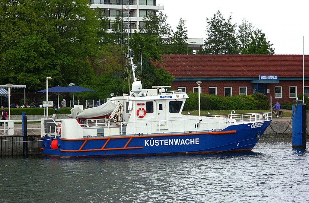 Kstenwachboot GREIF, MMSI 218084000, liegt am WSP-Steg in Travemnde...
Aufgenommen: 15.5.2012