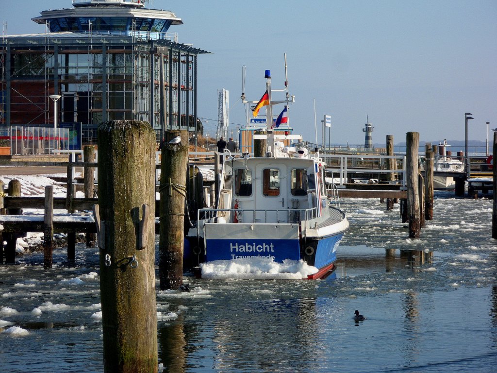 Kstenwachboot der WS-Polizei in Lbeck-Travemnde. Aufgenommen: 10.2.2012
