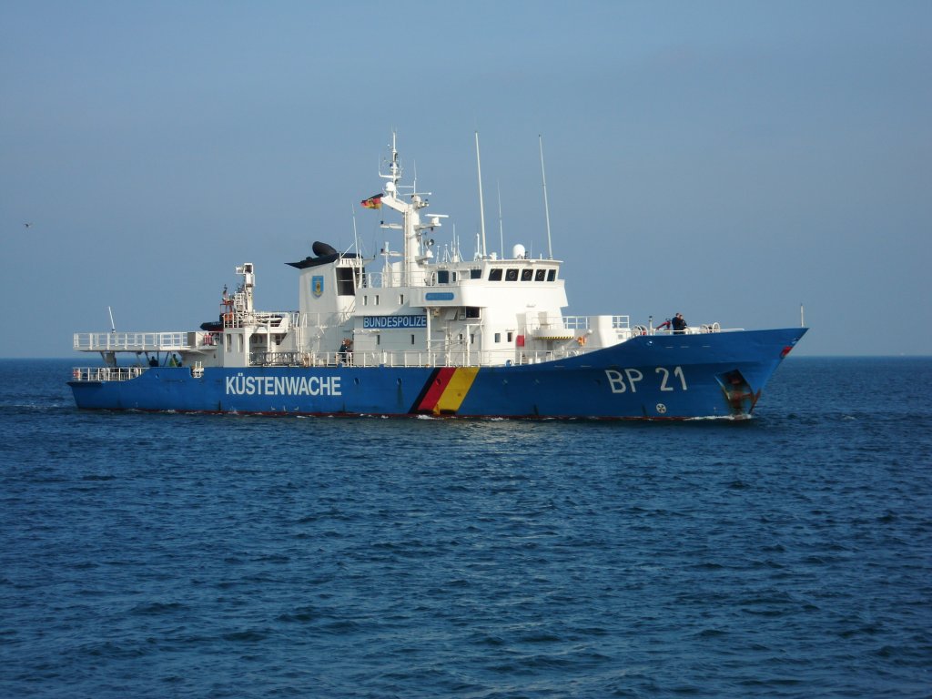 Kstenwachschiff  Bredstedt  einlaufend Warnemnde Oktober 2010