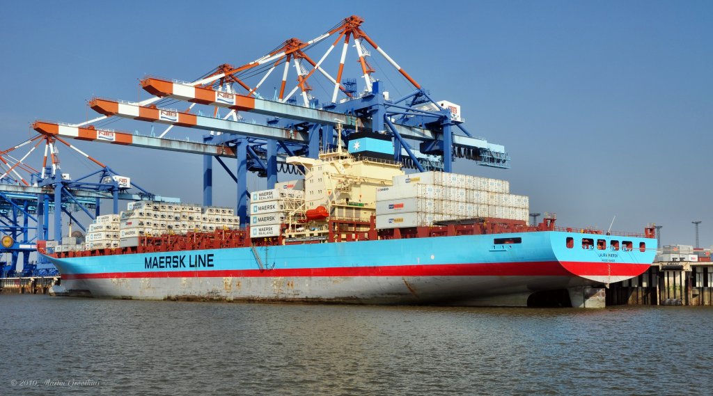 Laura Maersk, am 27.08.2010 in Bmerhavenen.L;288m/B:37m/Tg.:14m/24kn/ TEU 3700/ IMO 9190731