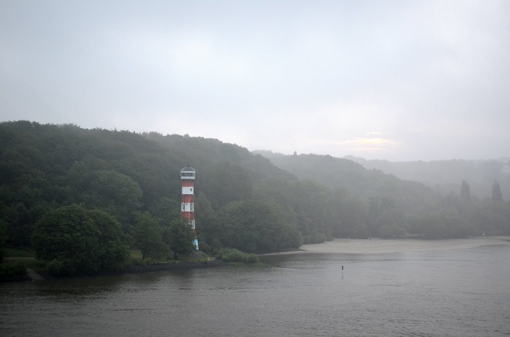 Leuchtfeuer bei Wittenbergen an der Elbe aufgenommem am 07.06.12 von der Queen Elizabeth.