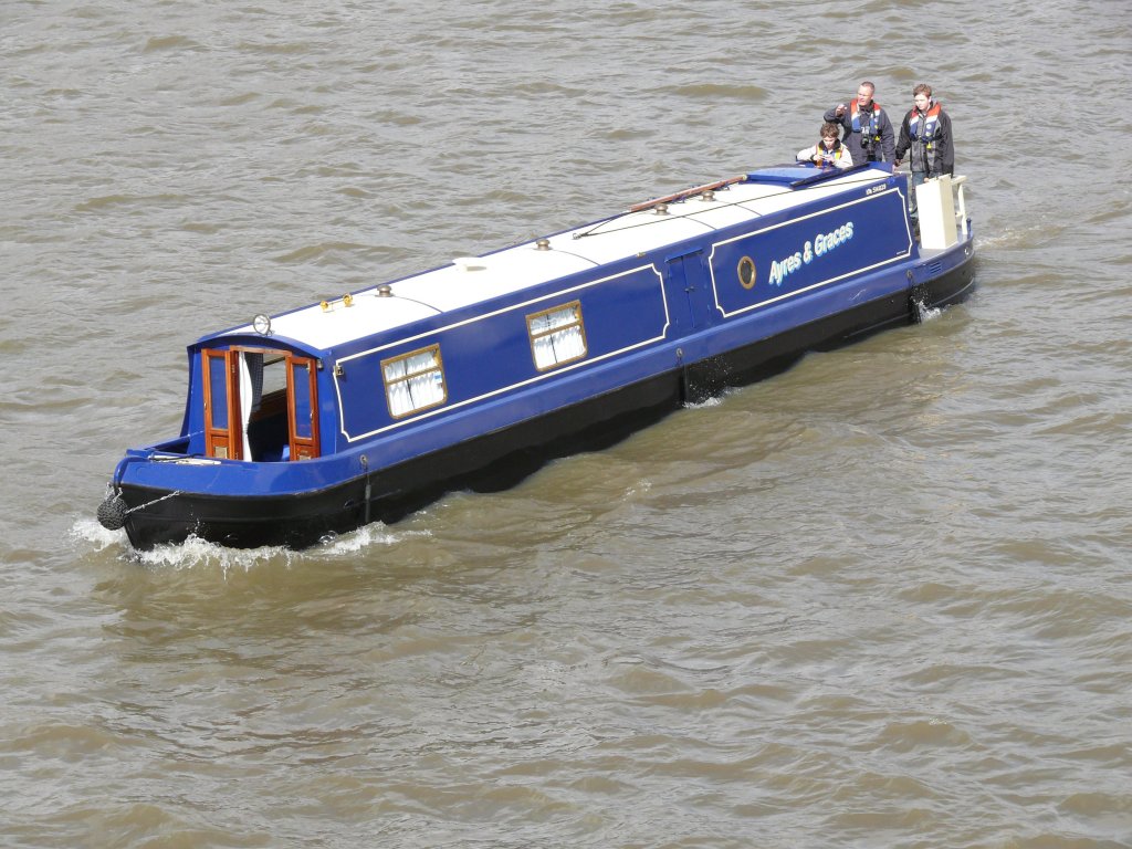 London am 30.03.2010, Hausboot 'Ayres & Graces' auf der Themse