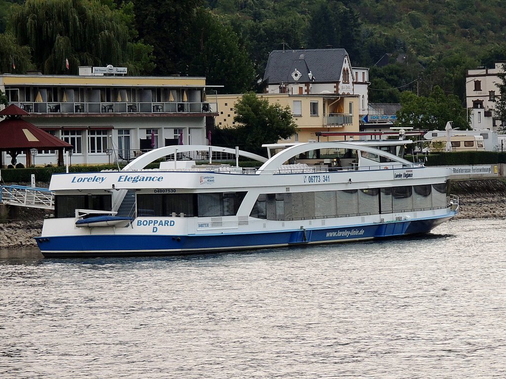 Loreley-Elegance(04807530; L=60; B=11,2mtr; 600Personen; 1380PS; Bj.2009)wartet Frhmorgens bei Boppard auf Fahrgste;20829