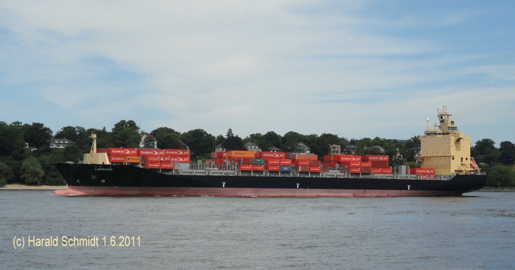 LORRAINE  (IMO 9311763) am 1.6.2011, Hamburg, Elbe Hhe Nienstedten /
ex CAPE MAYOR (bis Juni 2006)
Containerschiff / BRZ 27.786 / La 221,60 m, B 29,8 m, Tg 11,1 m / TEU 2742, davon 400 Reefer / 2006 bei Nordic Yards Wismar / 1 MAN B&W-Diesel, 7L70MCC, 21.770 kW, 22 kn /
